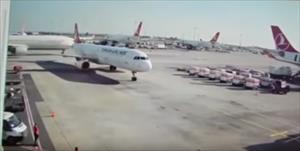 اصطدام طائرتين بمطار أتاتورك في اسطنبول 